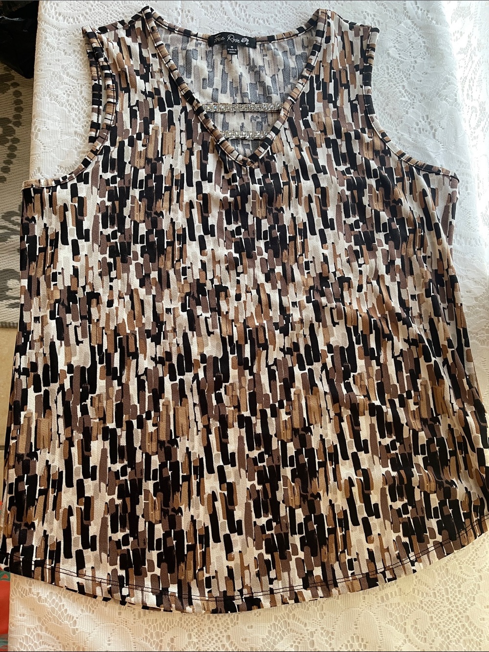 Sleeveless V-Neck Tank Top in Brown Multi-Print